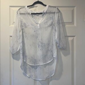 Q&A Elegant Sheer Blouse with Roll-Up Sleeves white and blue size XS